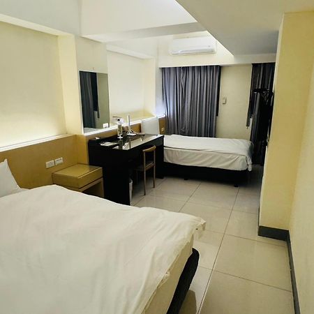 Kiwi Express Hotel - Kaohsiung Station Extérieur photo