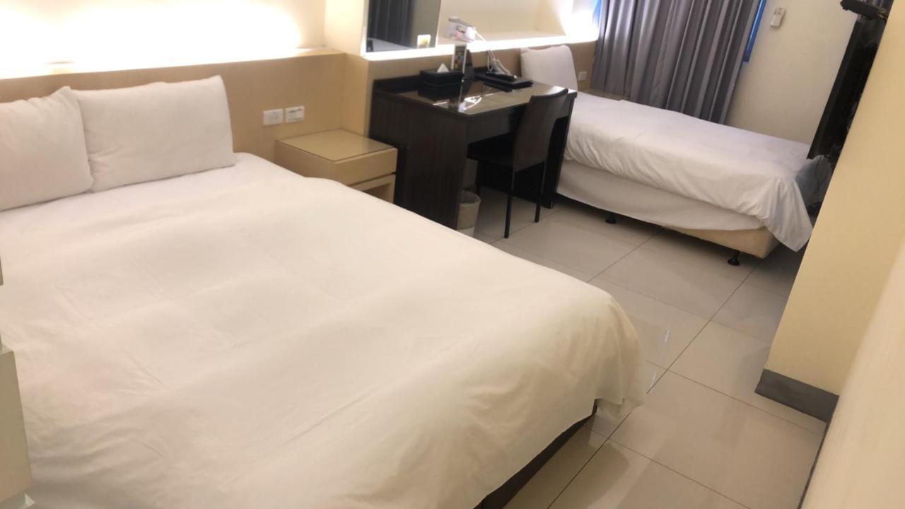Kiwi Express Hotel - Kaohsiung Station Extérieur photo