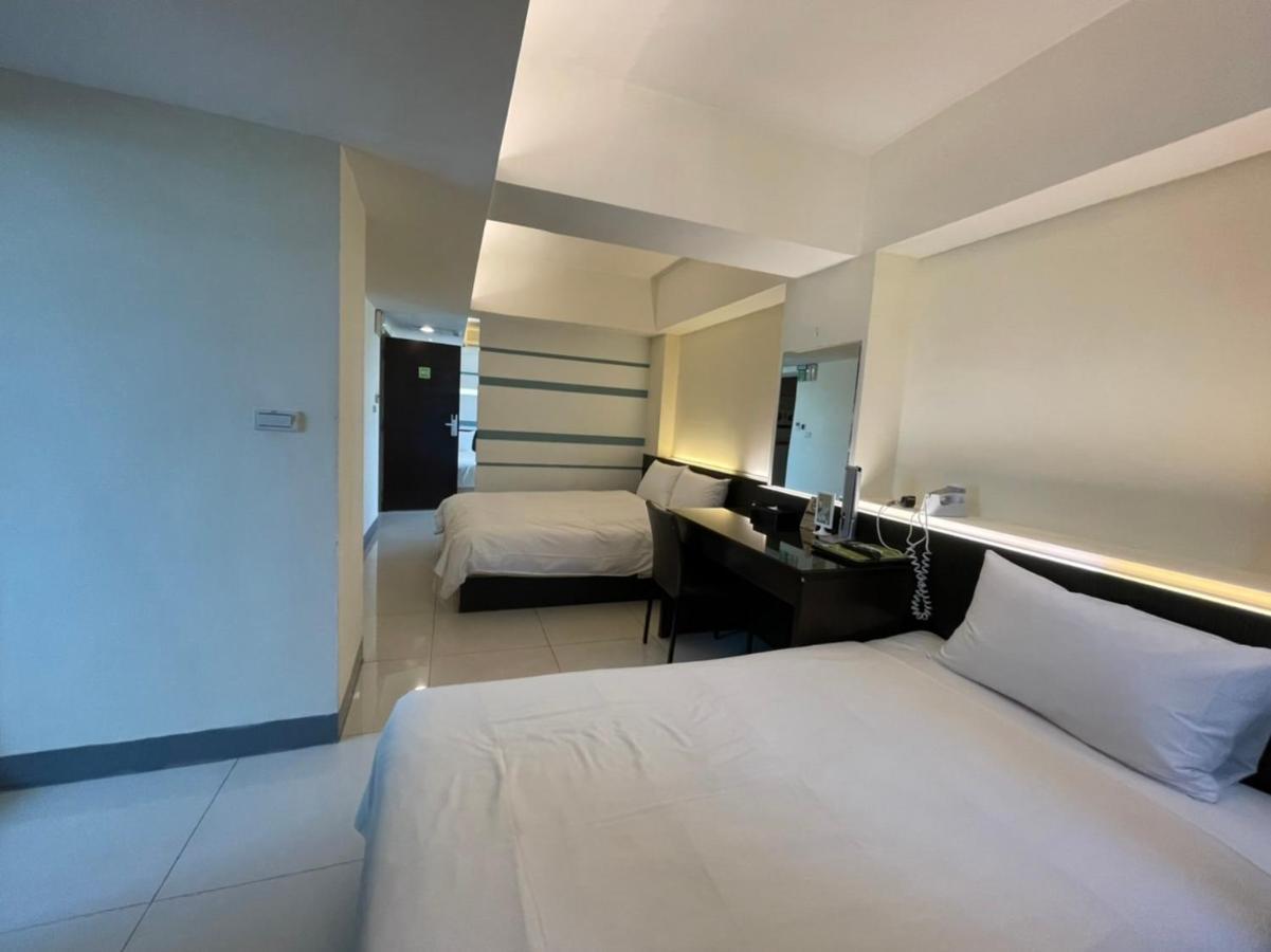 Kiwi Express Hotel - Kaohsiung Station Extérieur photo