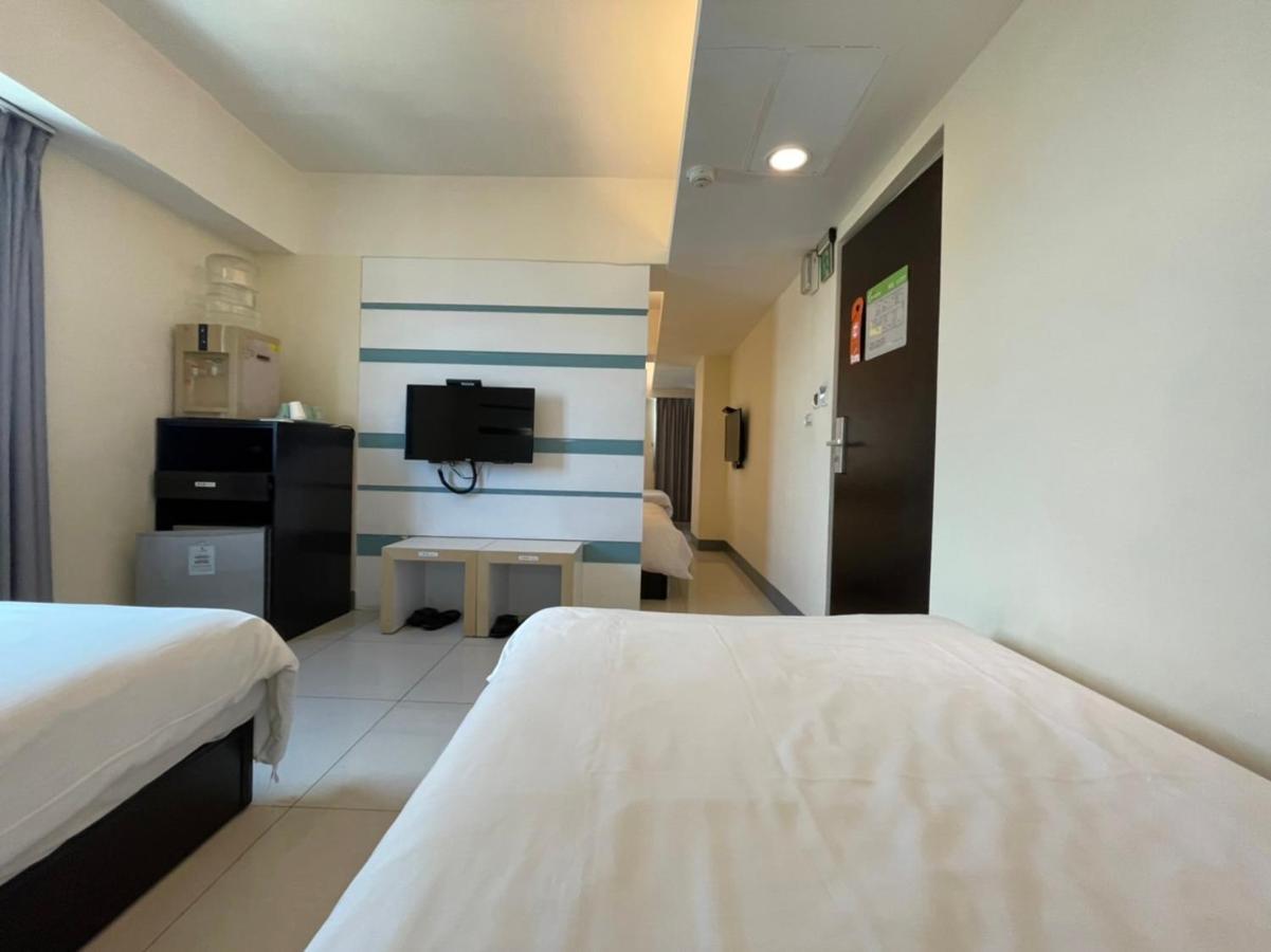 Kiwi Express Hotel - Kaohsiung Station Extérieur photo