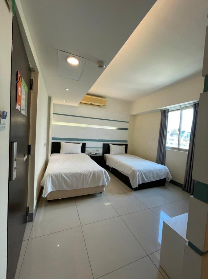 Kiwi Express Hotel - Kaohsiung Station Extérieur photo