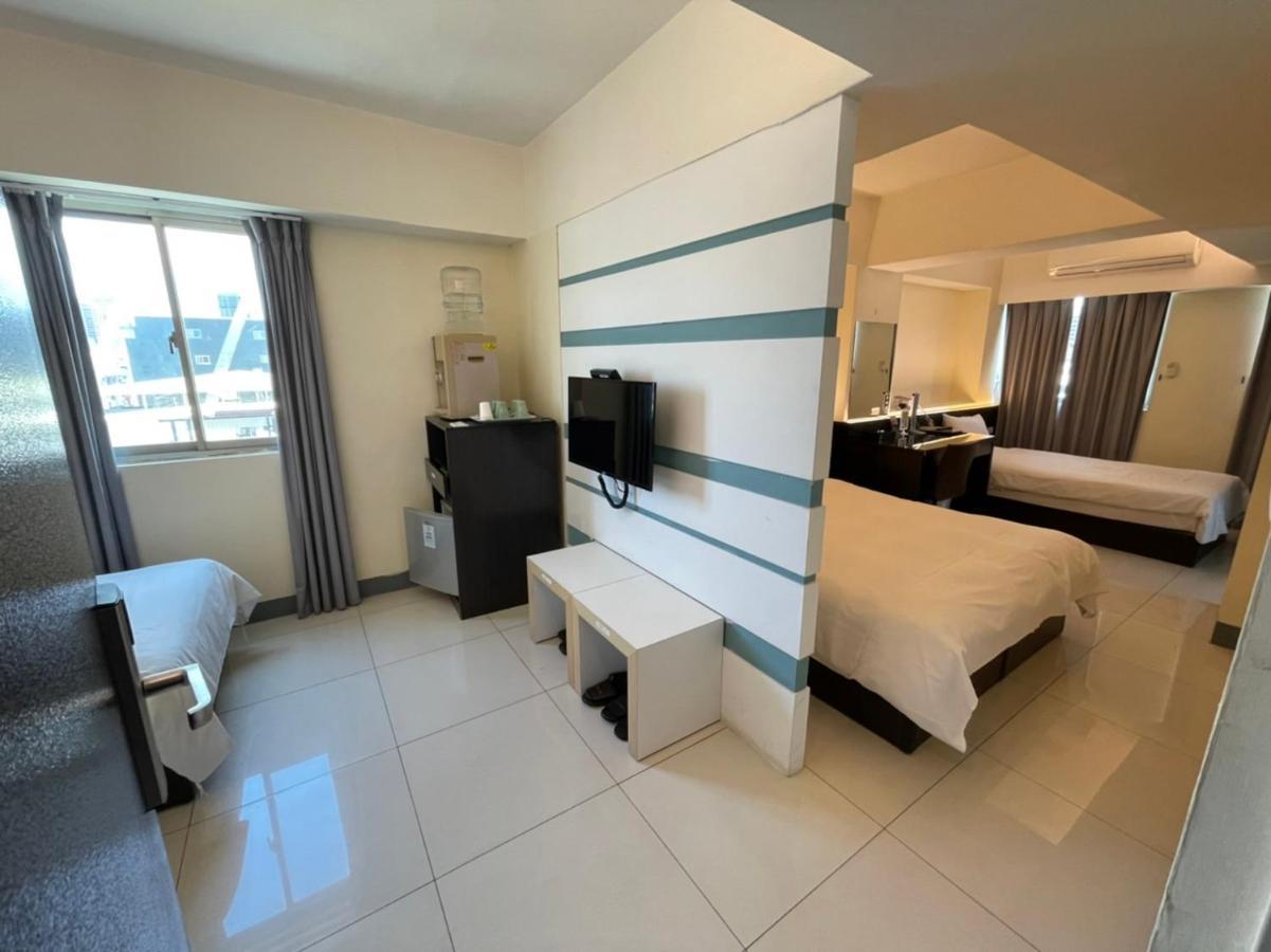 Kiwi Express Hotel - Kaohsiung Station Extérieur photo