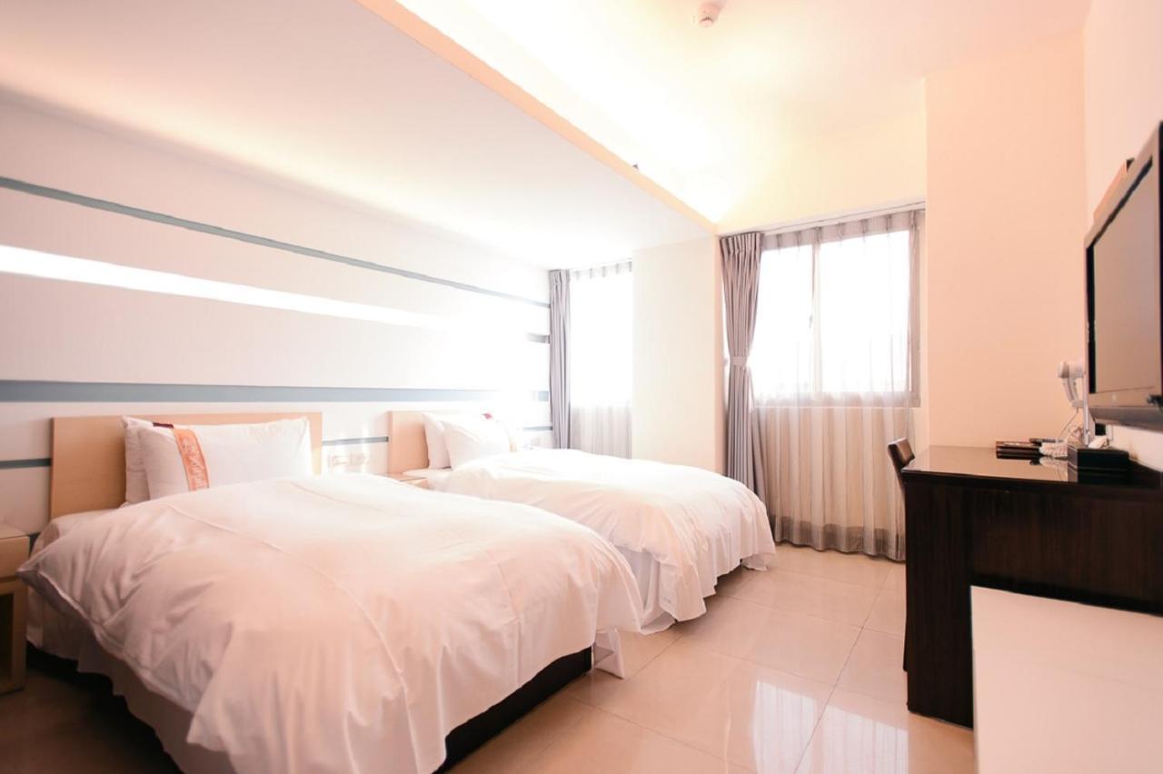 Kiwi Express Hotel - Kaohsiung Station Extérieur photo