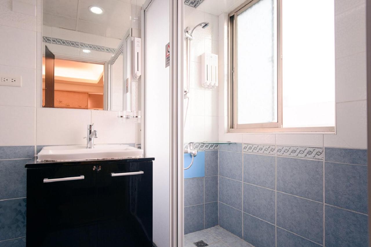 Kiwi Express Hotel - Kaohsiung Station Extérieur photo