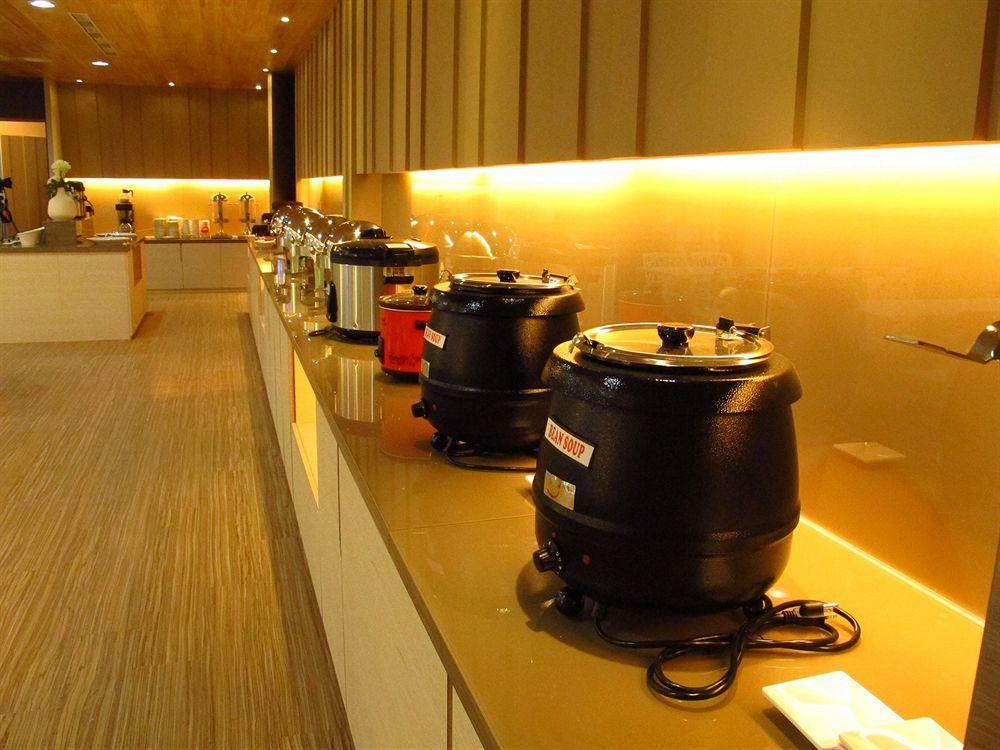 Kiwi Express Hotel - Kaohsiung Station Extérieur photo