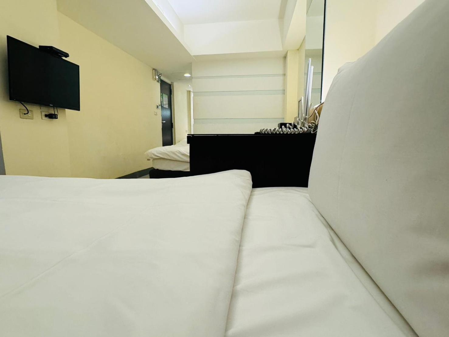 Kiwi Express Hotel - Kaohsiung Station Extérieur photo