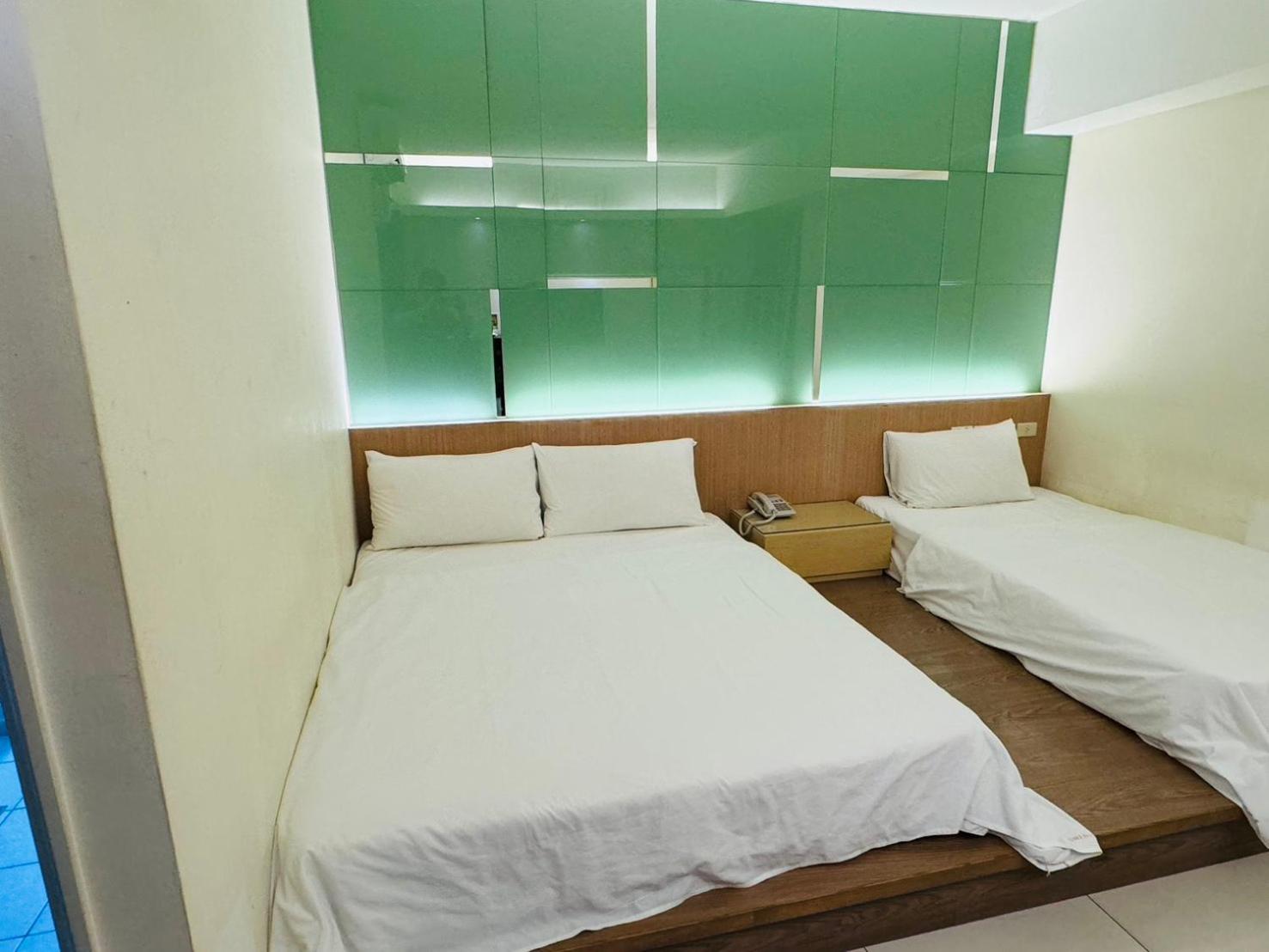 Kiwi Express Hotel - Kaohsiung Station Extérieur photo