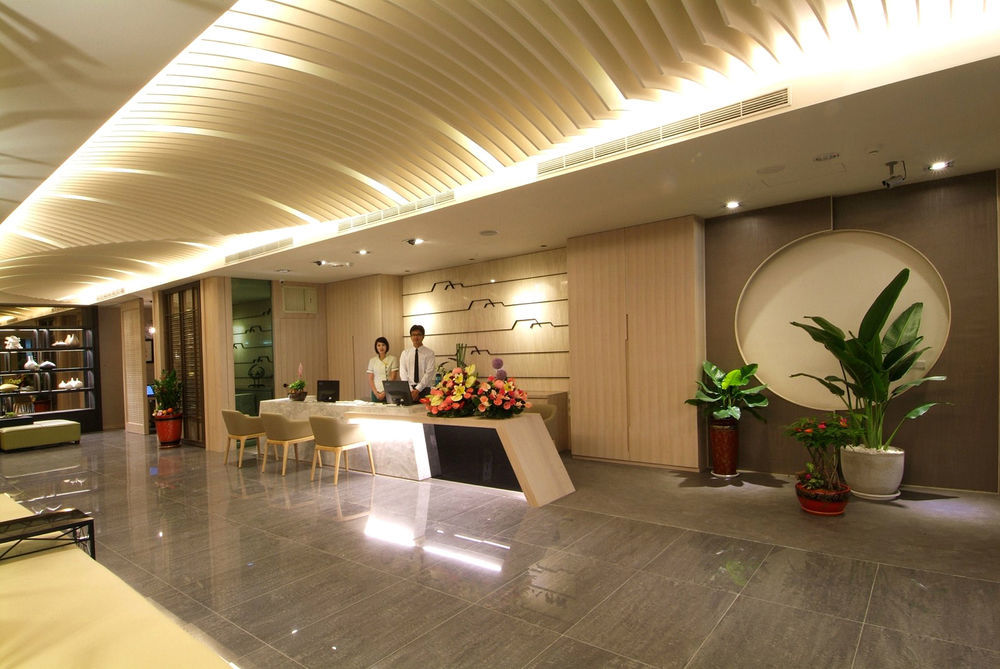 Kiwi Express Hotel - Kaohsiung Station Extérieur photo