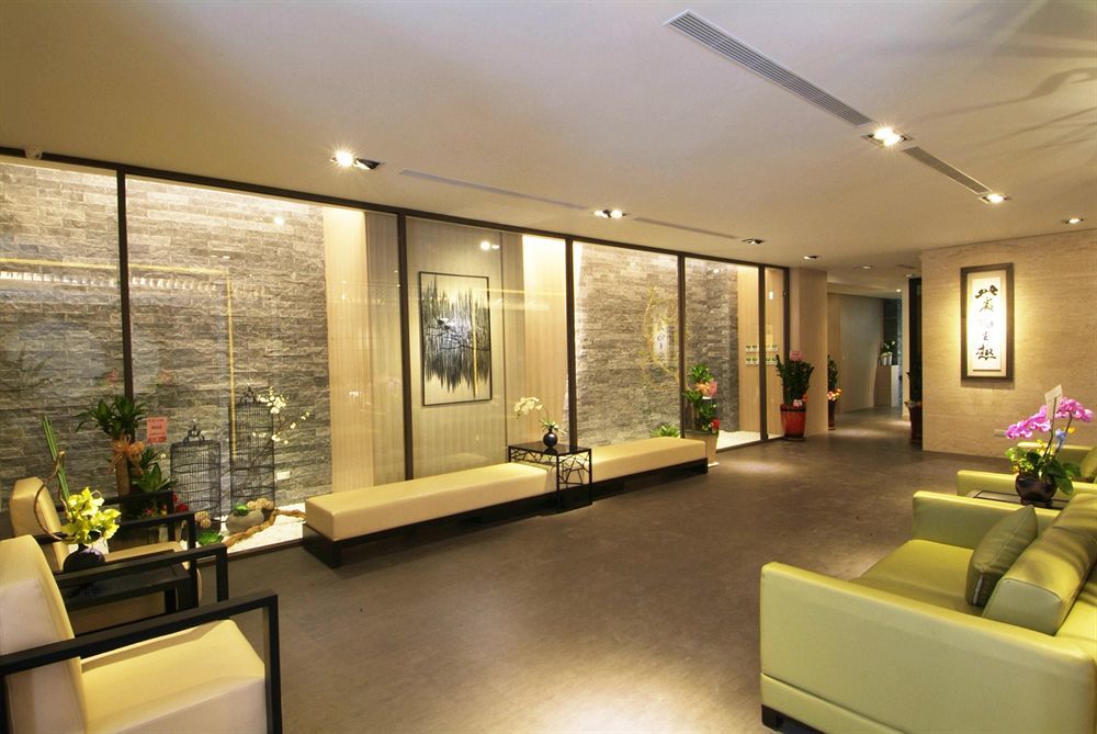 Kiwi Express Hotel - Kaohsiung Station Extérieur photo