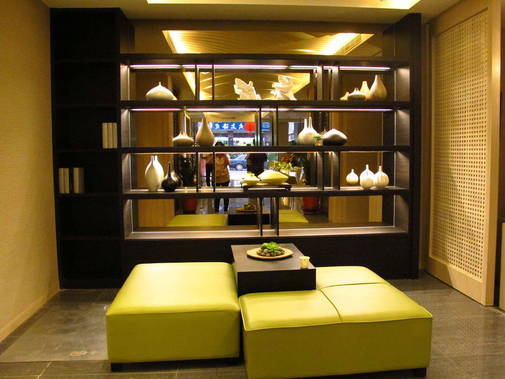 Kiwi Express Hotel - Kaohsiung Station Extérieur photo