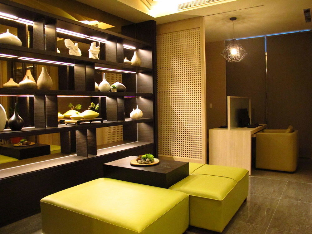 Kiwi Express Hotel - Kaohsiung Station Extérieur photo