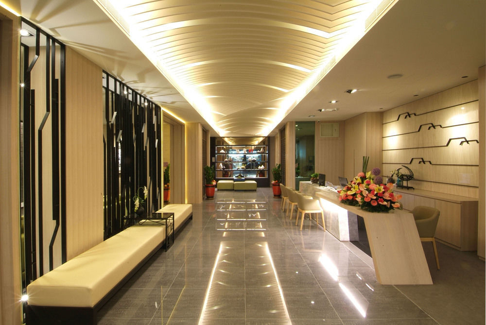 Kiwi Express Hotel - Kaohsiung Station Extérieur photo