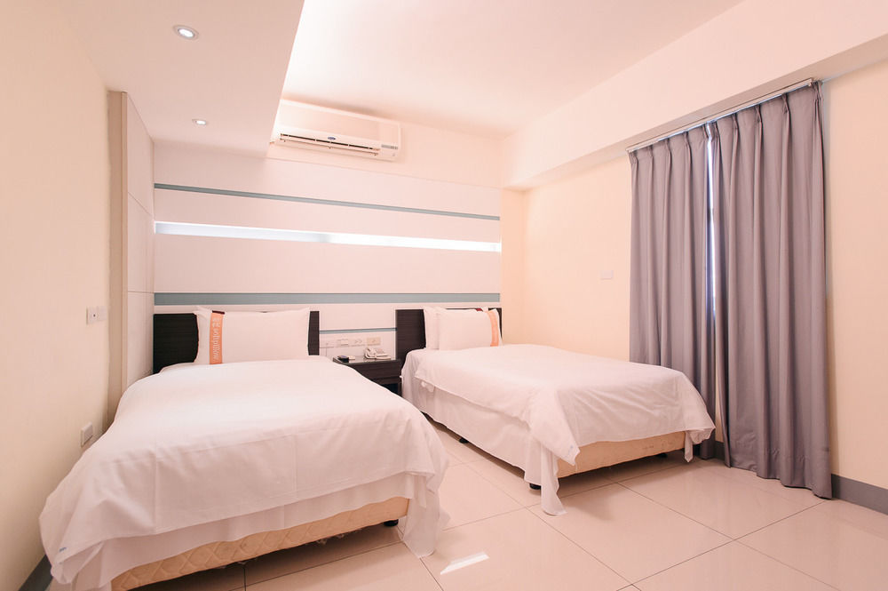 Kiwi Express Hotel - Kaohsiung Station Extérieur photo