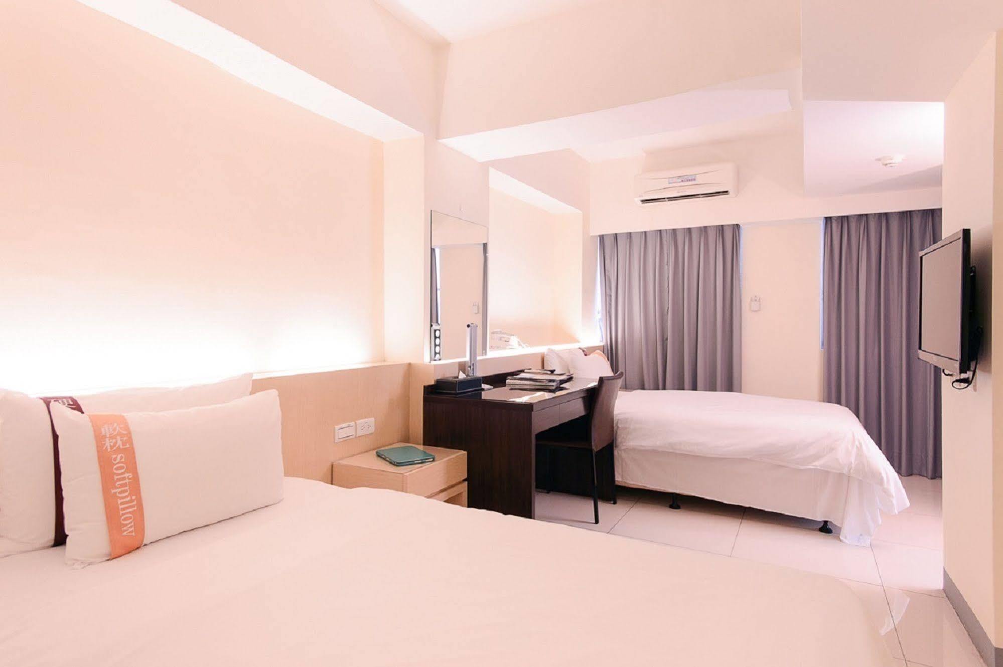 Kiwi Express Hotel - Kaohsiung Station Extérieur photo