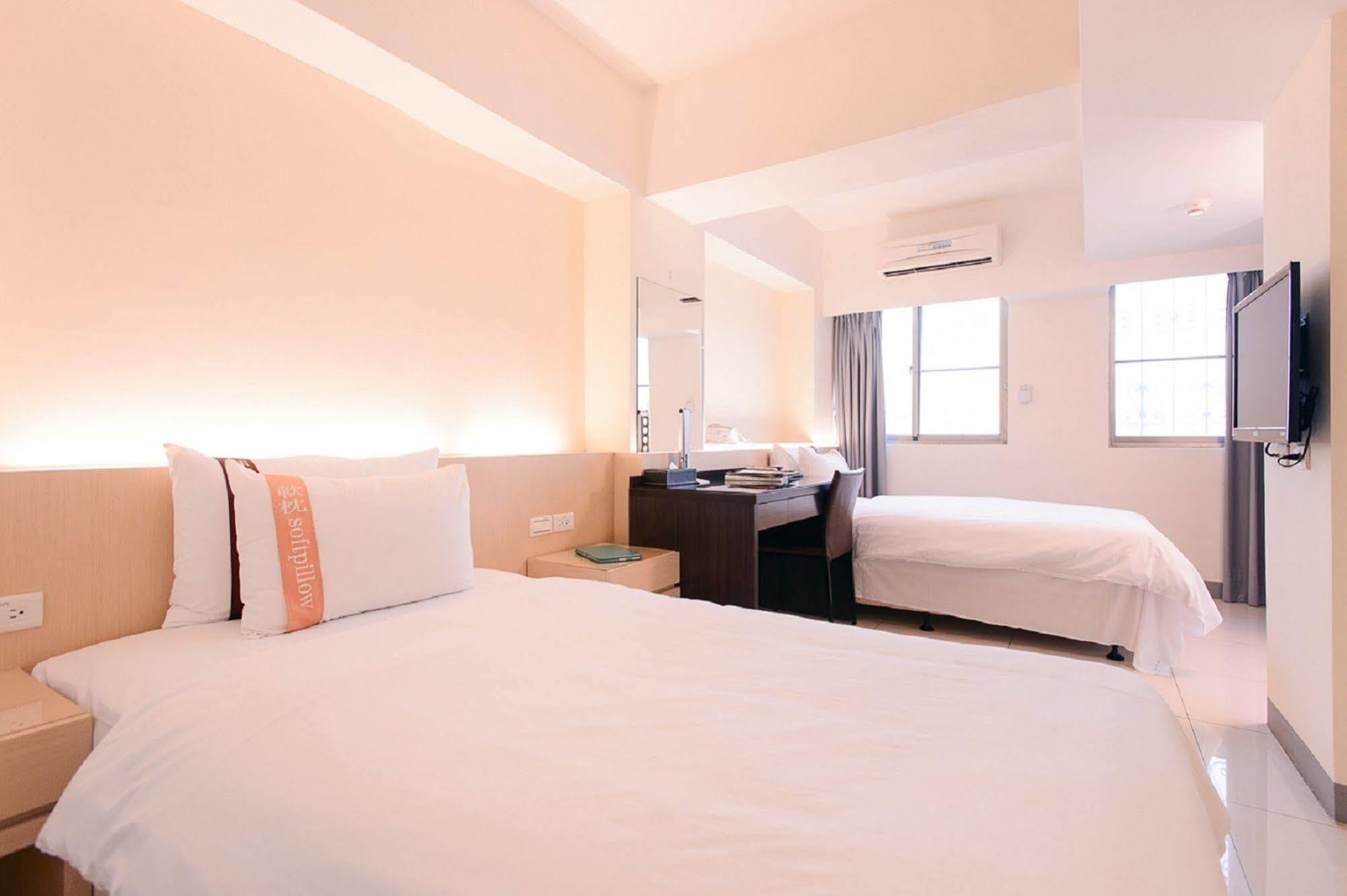 Kiwi Express Hotel - Kaohsiung Station Extérieur photo