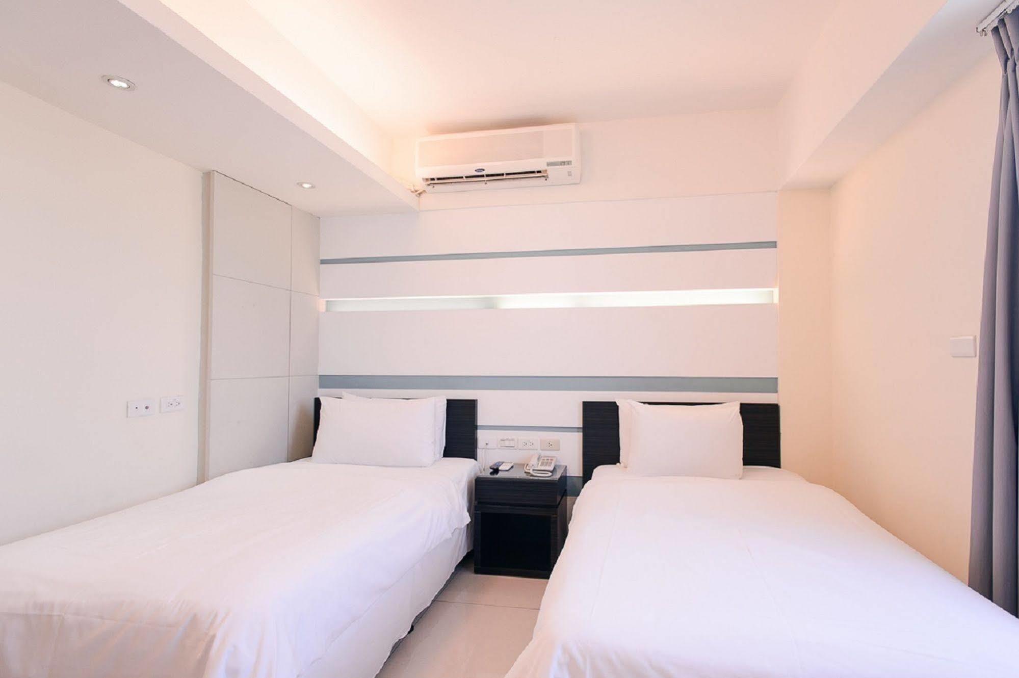 Kiwi Express Hotel - Kaohsiung Station Extérieur photo