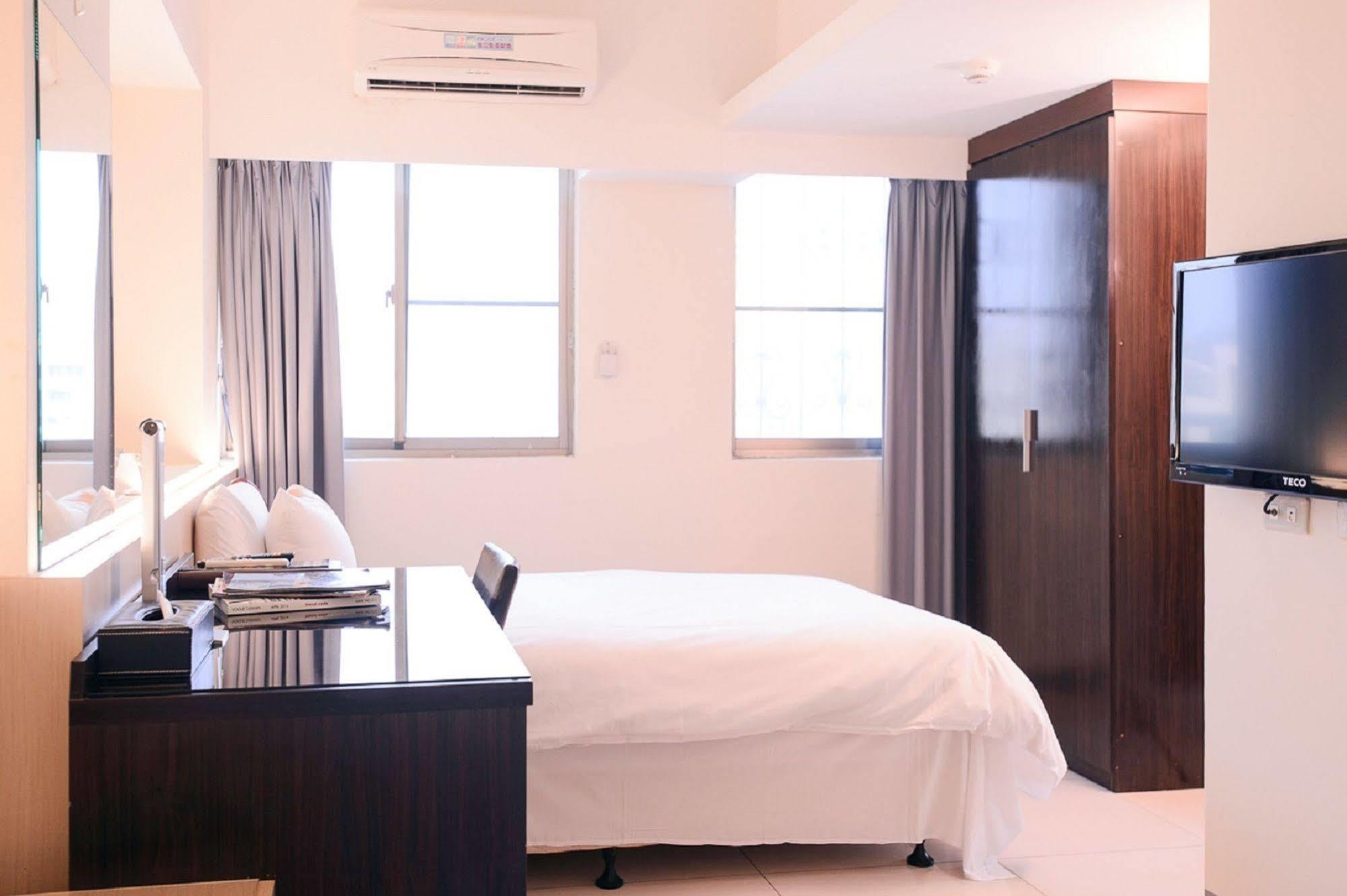 Kiwi Express Hotel - Kaohsiung Station Extérieur photo