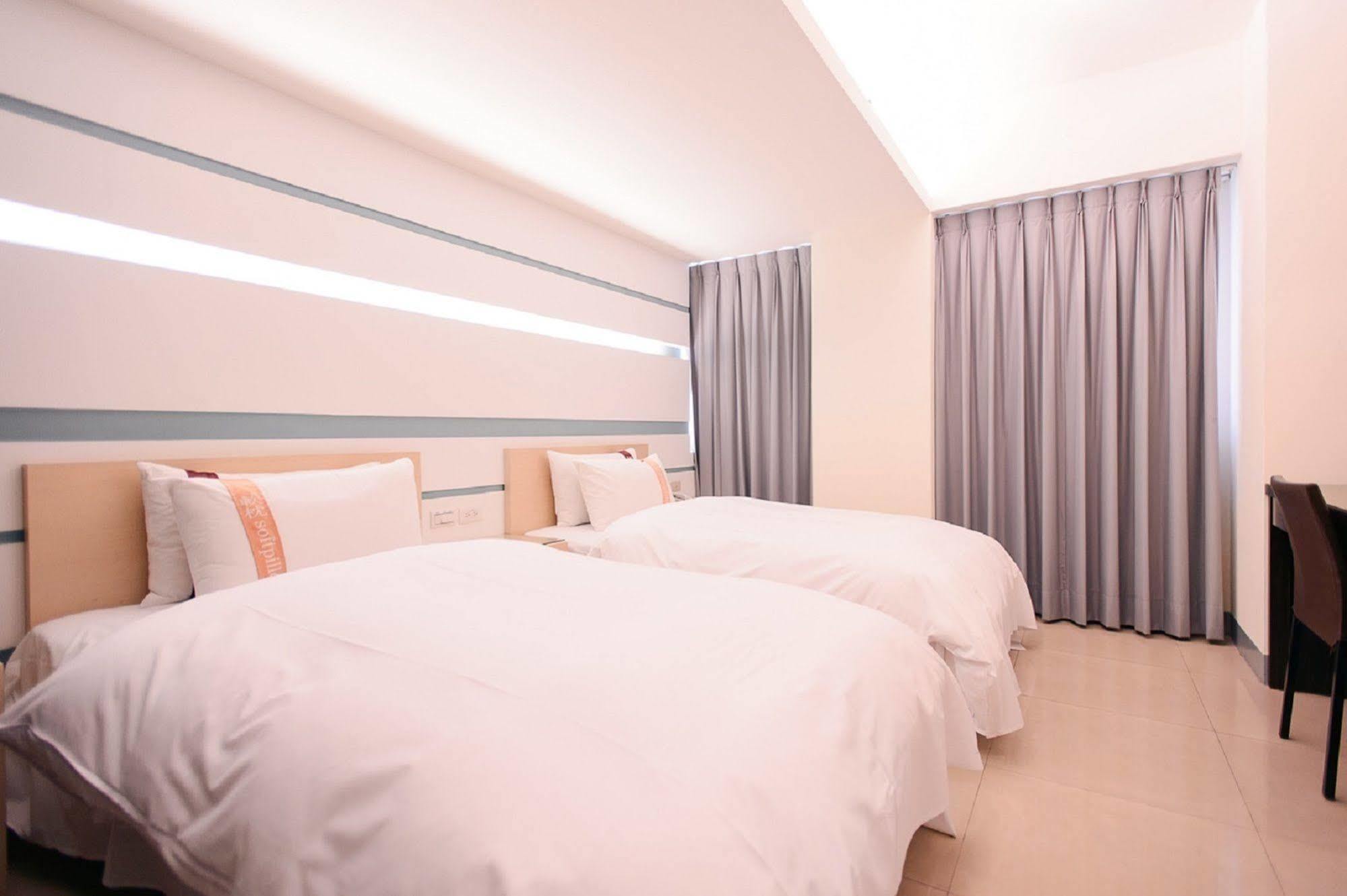 Kiwi Express Hotel - Kaohsiung Station Extérieur photo