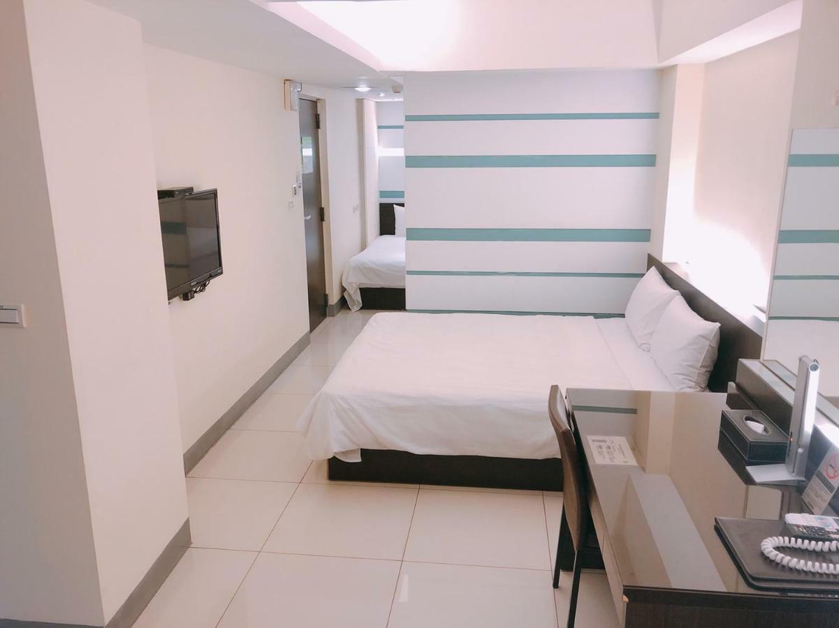 Kiwi Express Hotel - Kaohsiung Station Extérieur photo